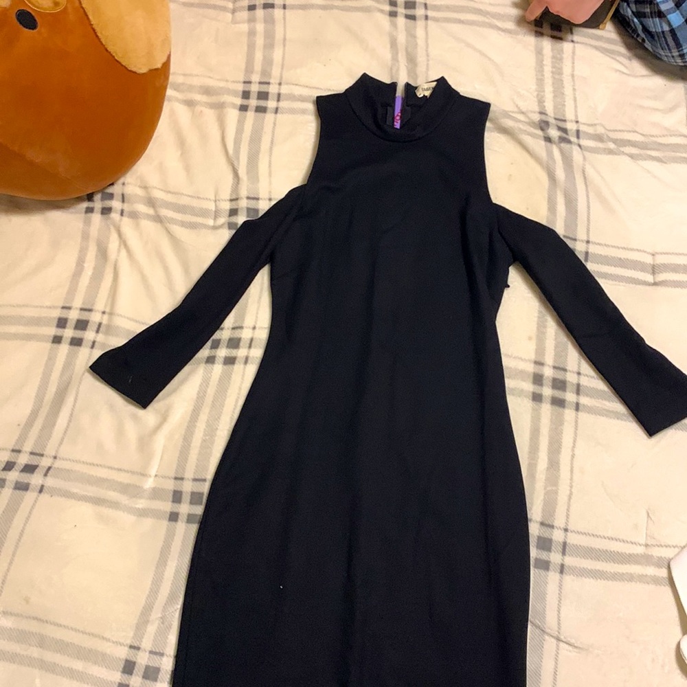 black, long, skim dress, cold shoulder cutout🖤
